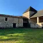 ベッド・アンド・ブレックファスト Ferme De La Croix Brion-près-Thouet